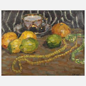 Stillleben mit Zitronen und Perlenkette