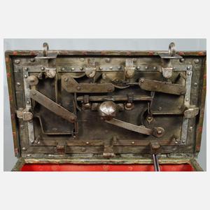 Seltene bemalte Eisentruhe