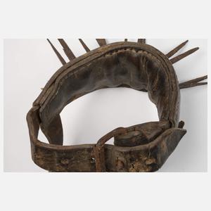 Ledergeschirr mit Dornen