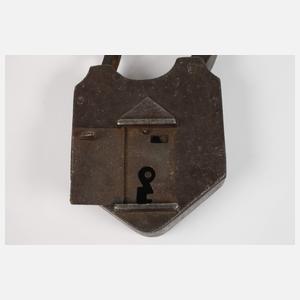 Klassizistisches Vorhängeschloss