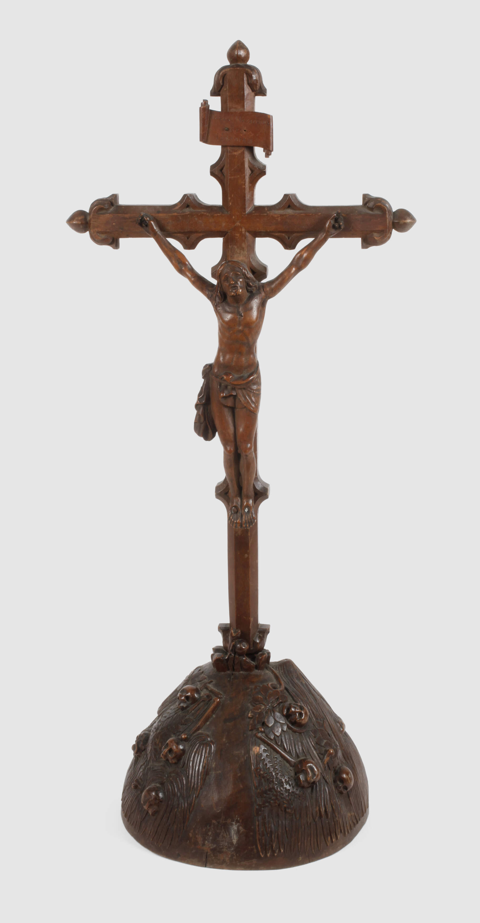 Geschnitztes Kruzifix