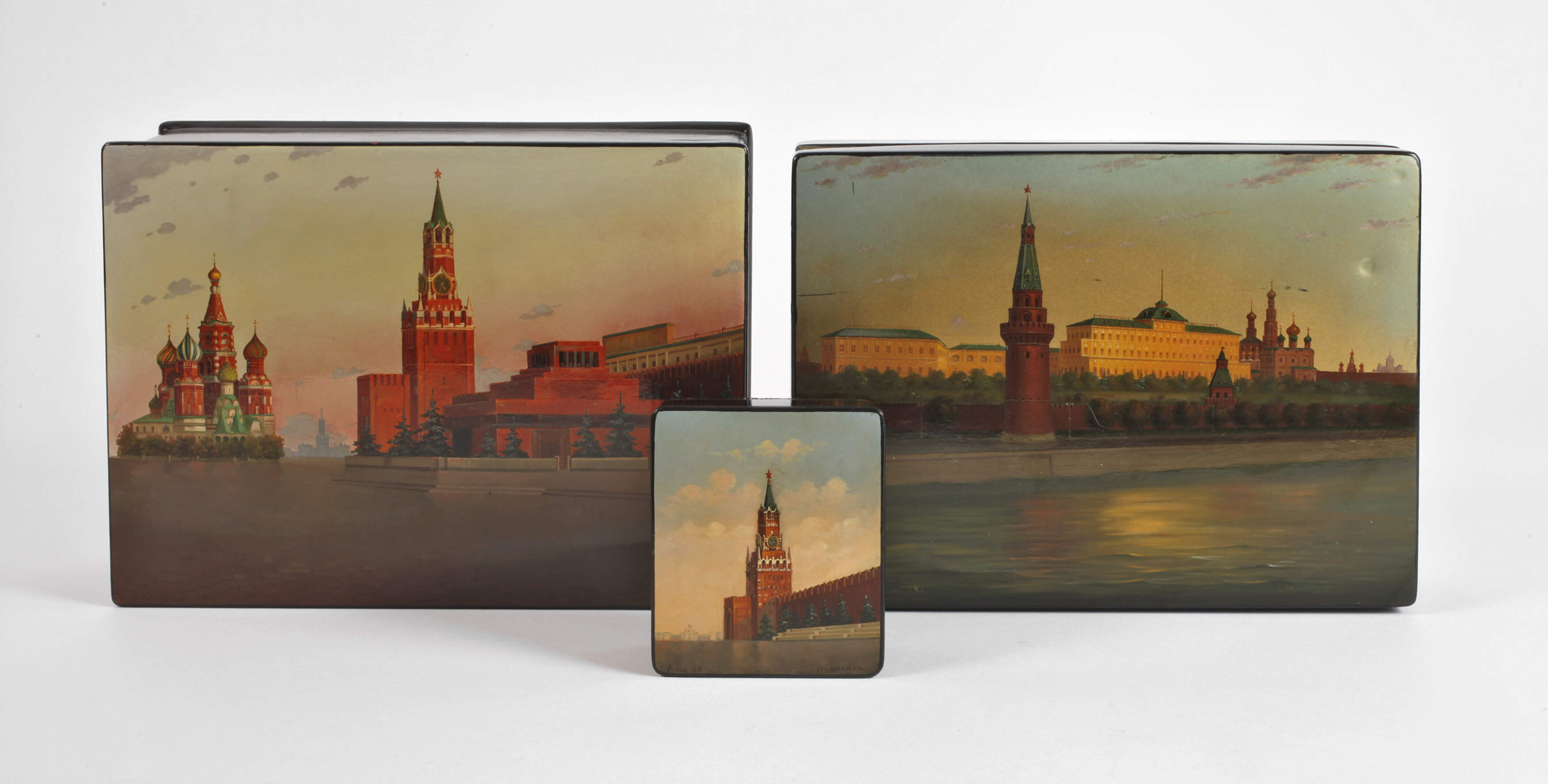 Drei Lackdosen Russland