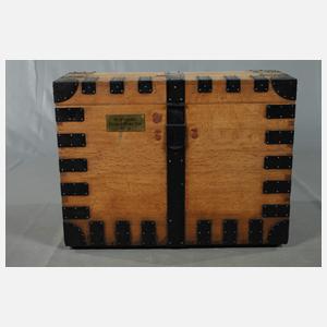 Transportkiste für ein Silberservice