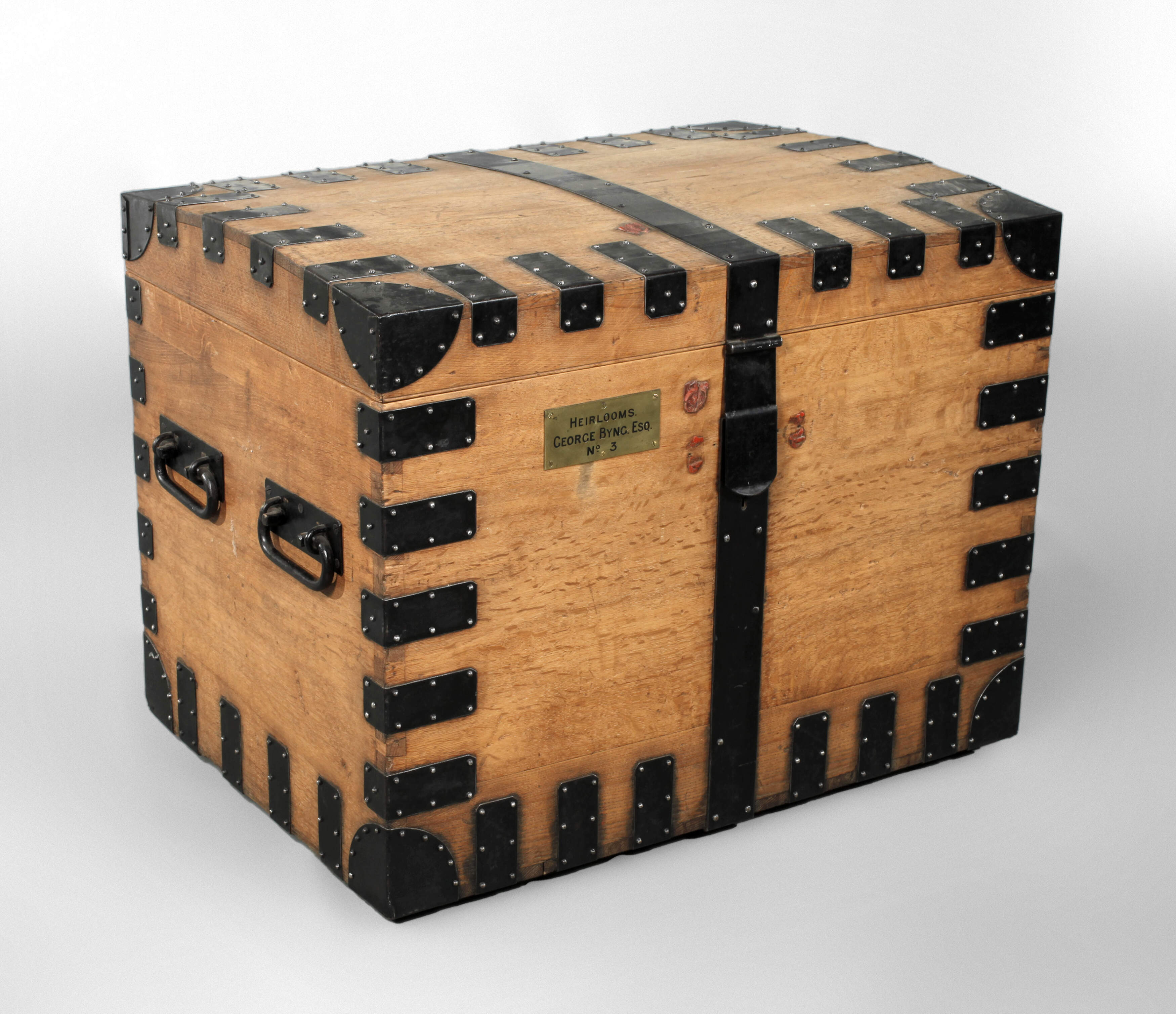 Transportkiste für ein Silberservice