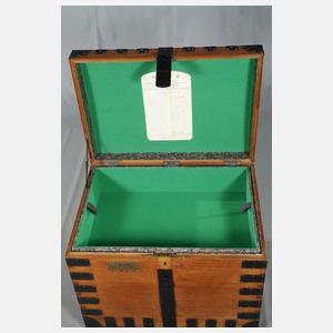 Transportkiste für ein Silberservice