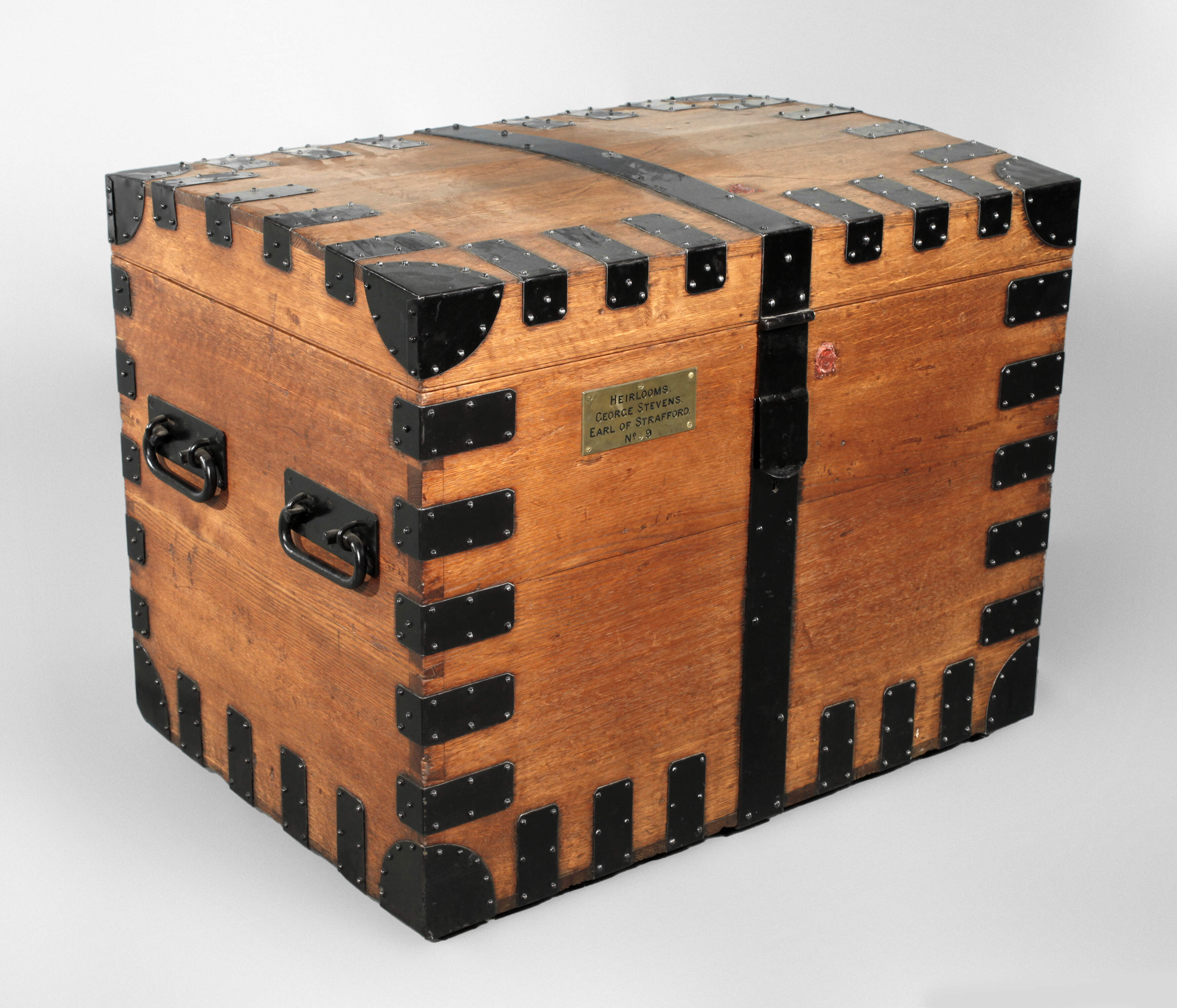 Transportkiste für ein Silberservice