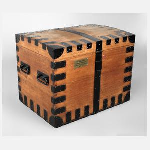 Transportkiste für ein Silberservice