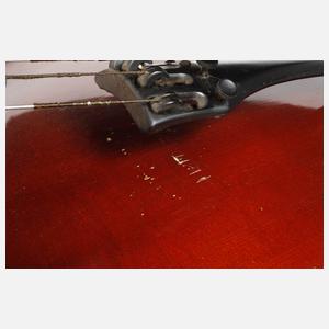 Cello mit Bogen
