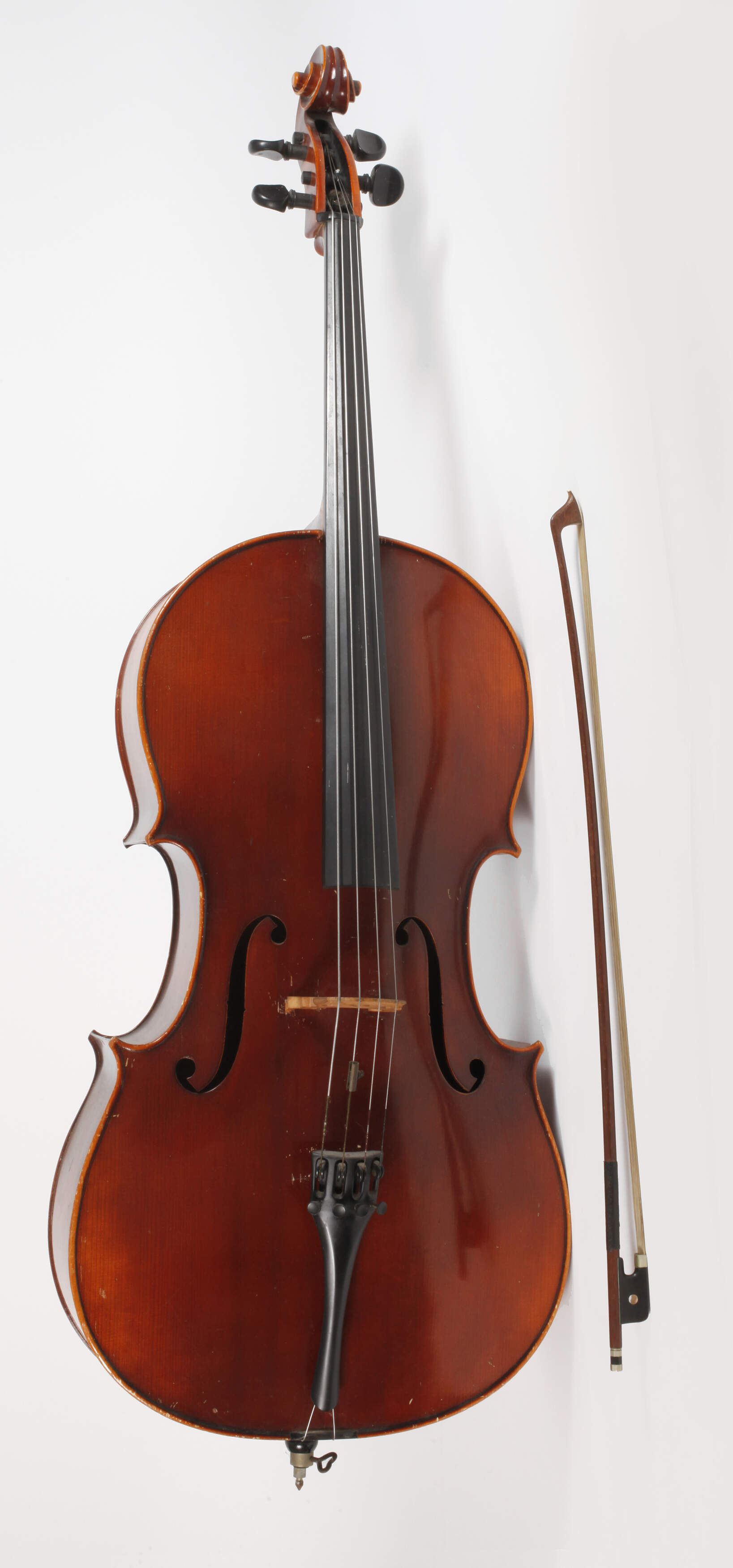 Cello mit Bogen