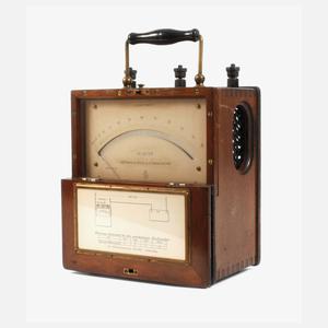 Historisches Voltmeter