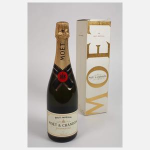 Zwei Flaschen Champagner