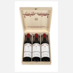 Drei Flaschen Rotwein