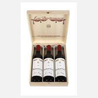 Drei Flaschen Rotwein111