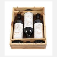 Drei Flaschen Rotwein111