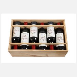 Zwölf Flaschen Rotwein