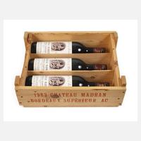 Drei Flaschen Rotwein111