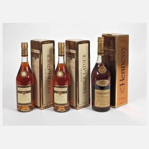 Drei Flaschen Cognac