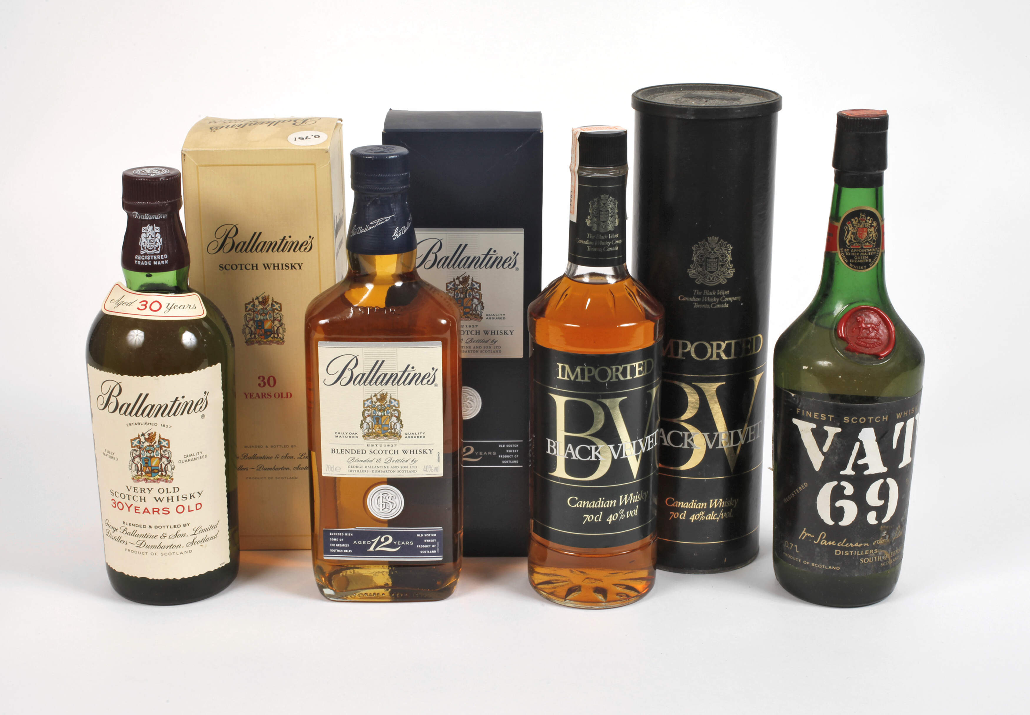 Vier Flaschen Whisky