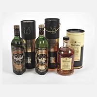 Drei Flaschen Whisky111