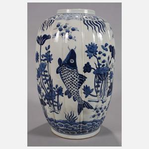 Paar große Fischvasen