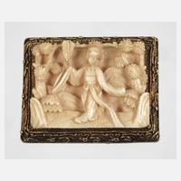 Brosche mit Reliefschnitzerei111