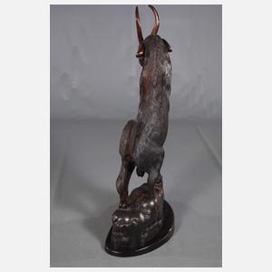 Große geschnitzte Tierdarstellung