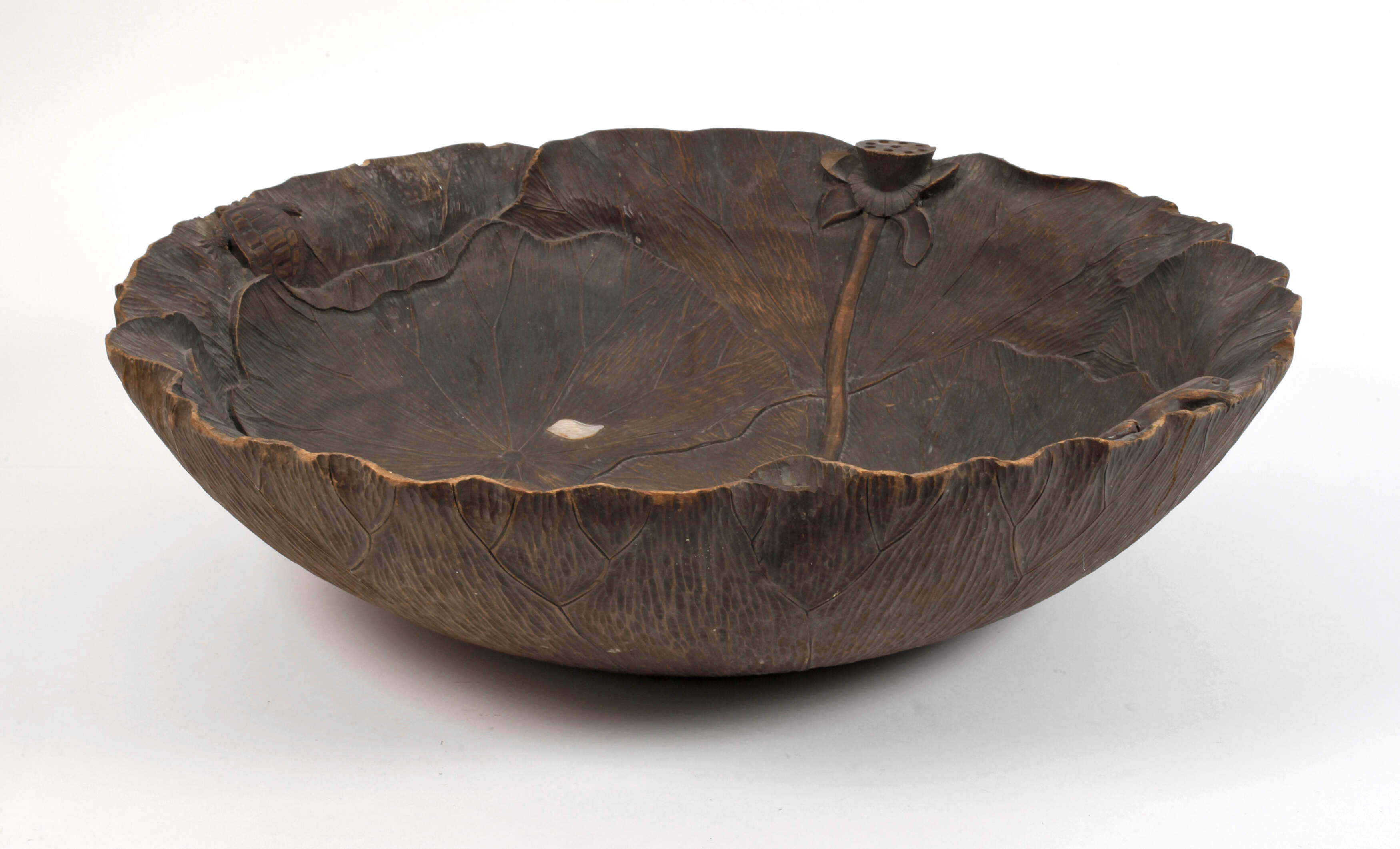 Große geschnitzte Schale