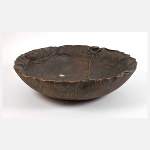 Große geschnitzte Schale