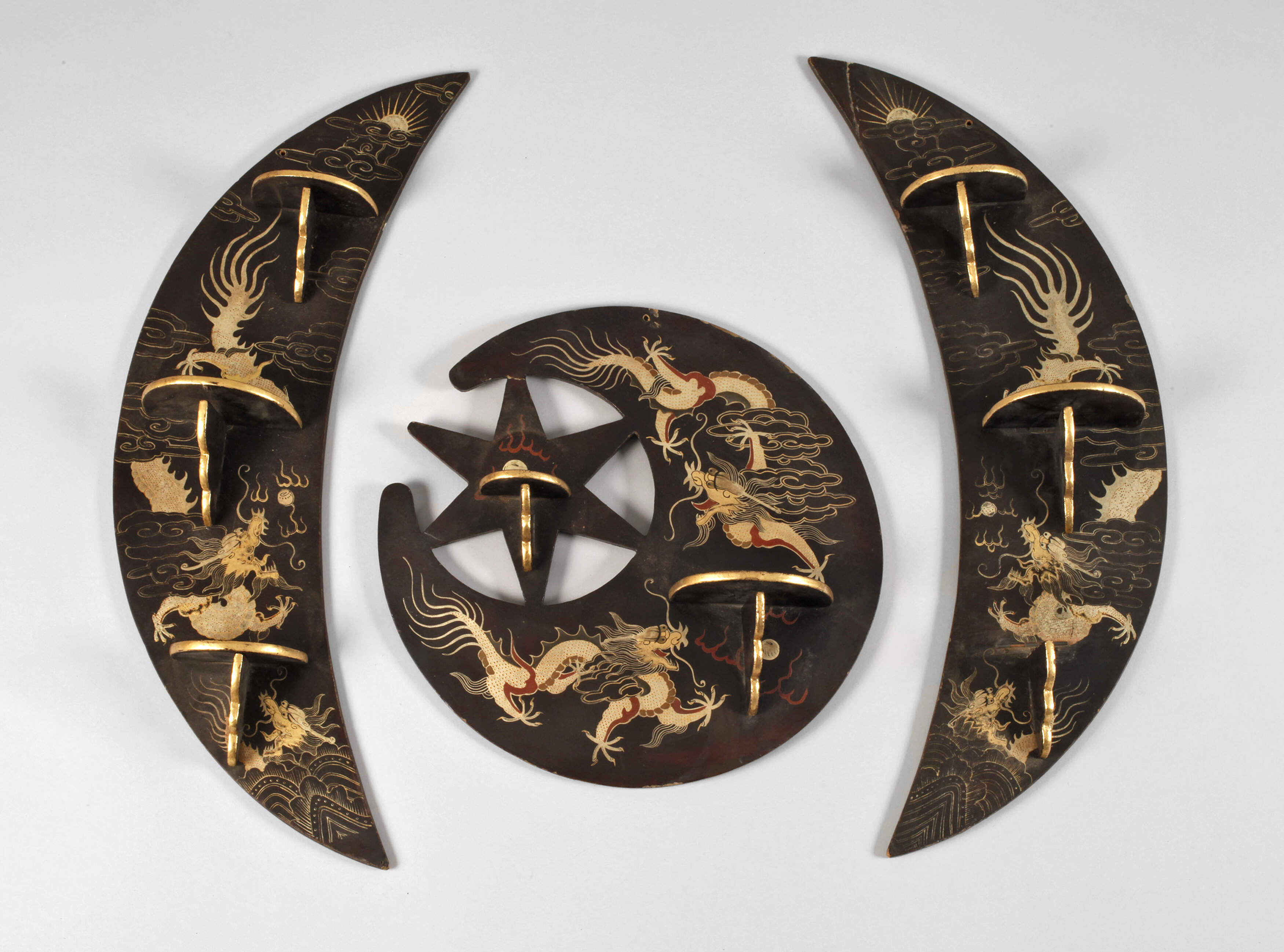 Drei Wandkonsolen Lack