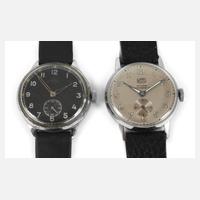 Zwei Dienstuhren DDR111