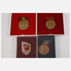 Konvolut Orden und Plaketten DDR