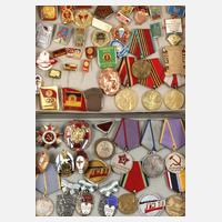 Konvolut Orden und Abzeichen Russland und DDR111