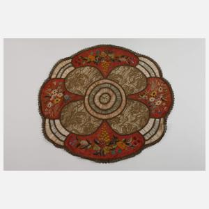 Brokatstickerei als Wandbehang und Zierdecke