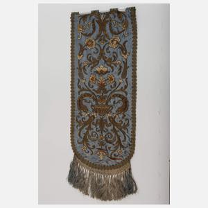 Brokatstickerei als Wandbehang und Zierdecke