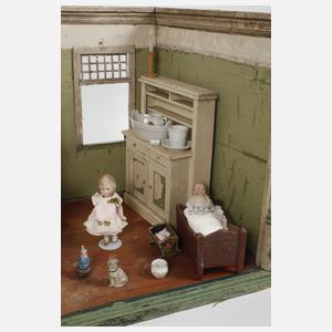 Puppenküche mit drei Puppen und Zubehör