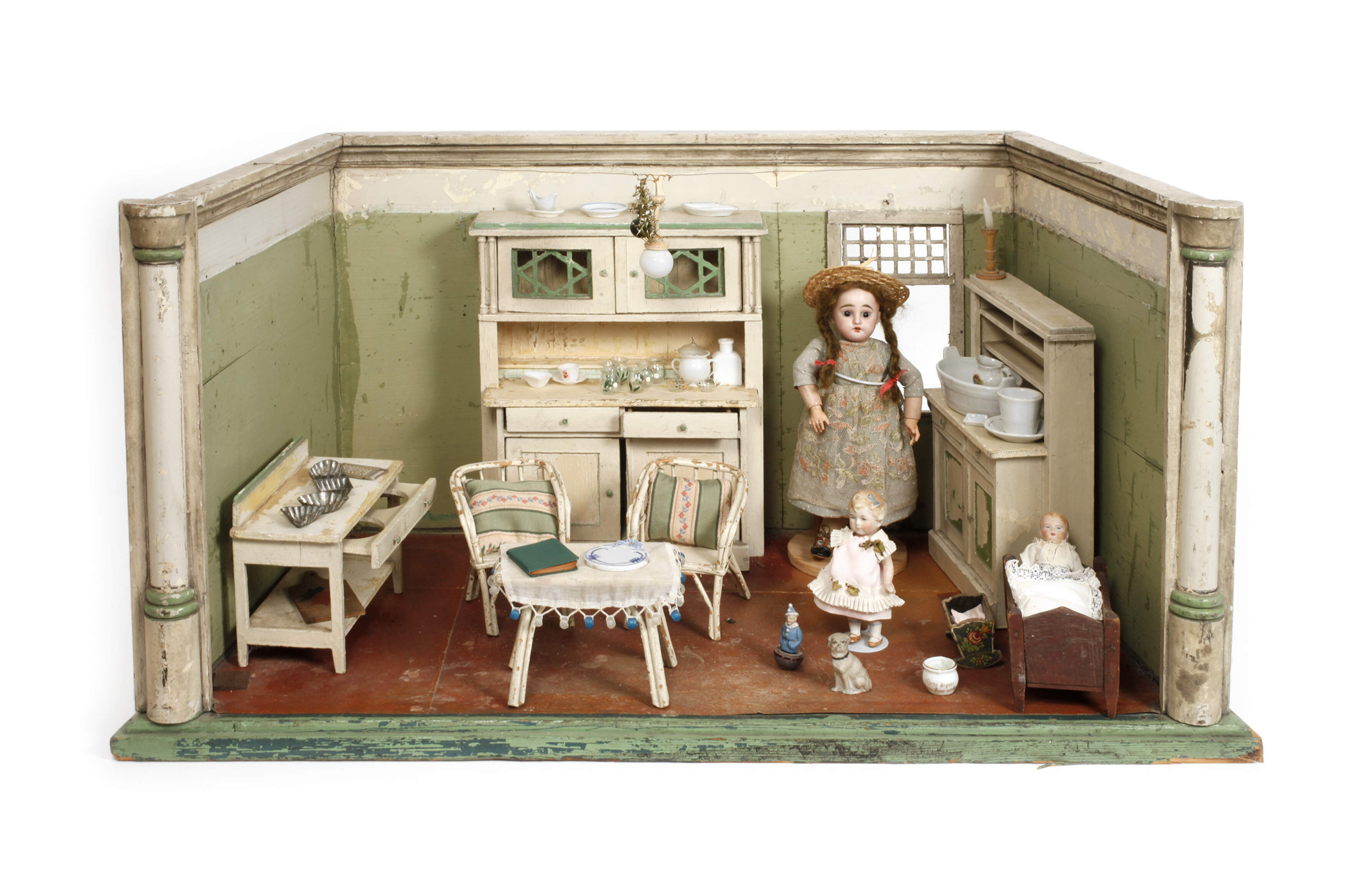 Puppenküche mit drei Puppen und Zubehör