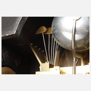 Große englische Stutzuhr mit Carillon