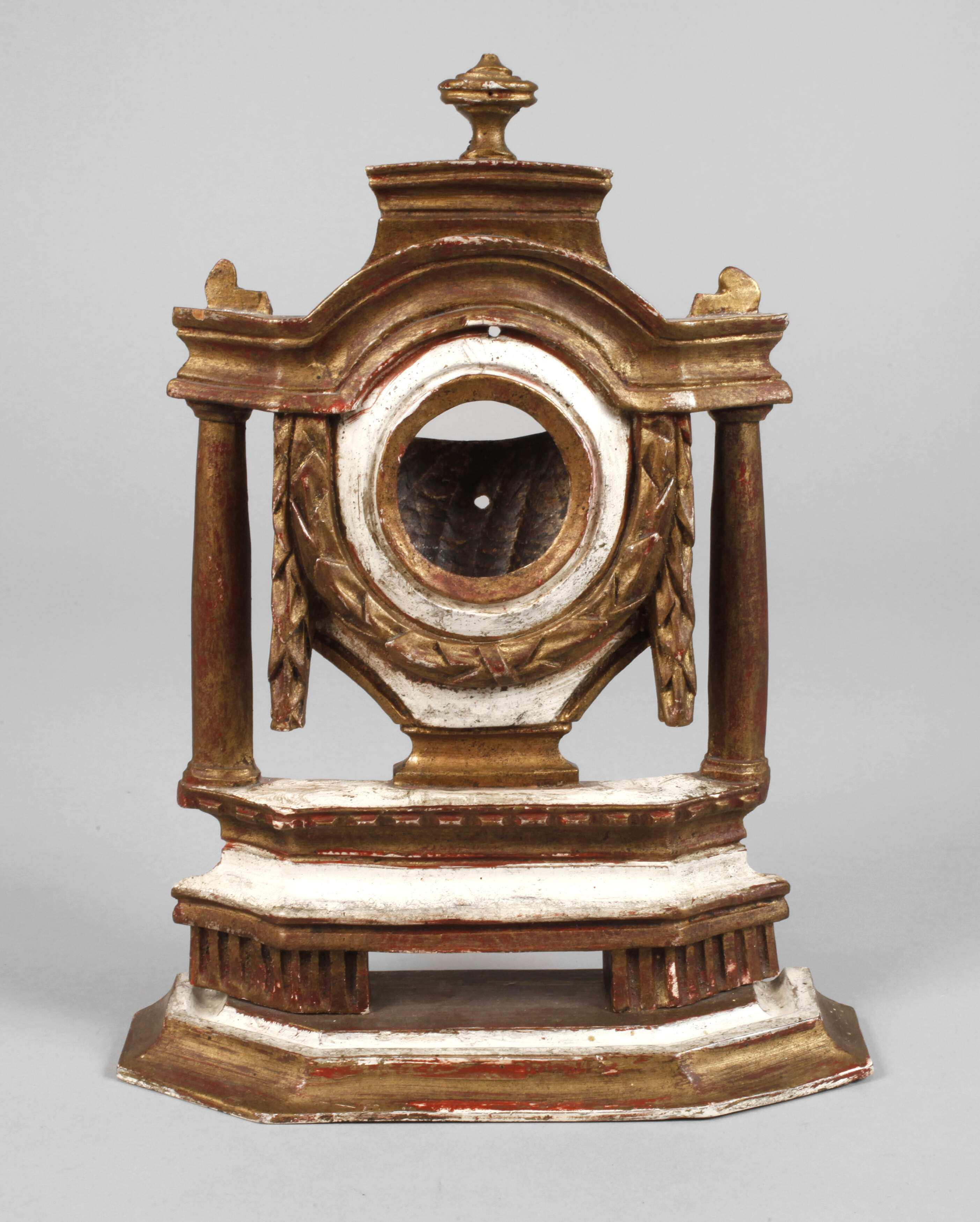 Geschnitzter Uhrenständer