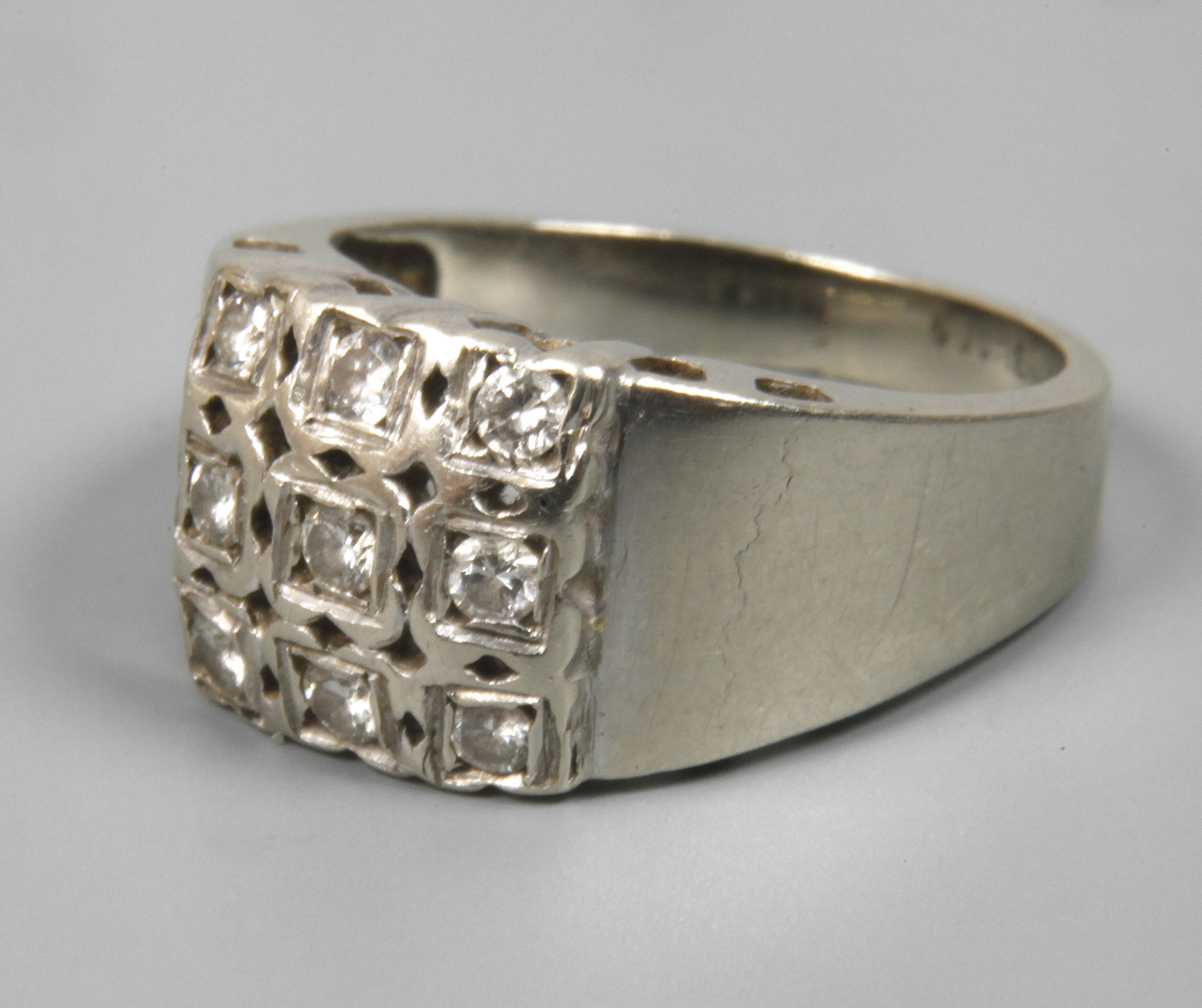 Damenring mit Diamanten