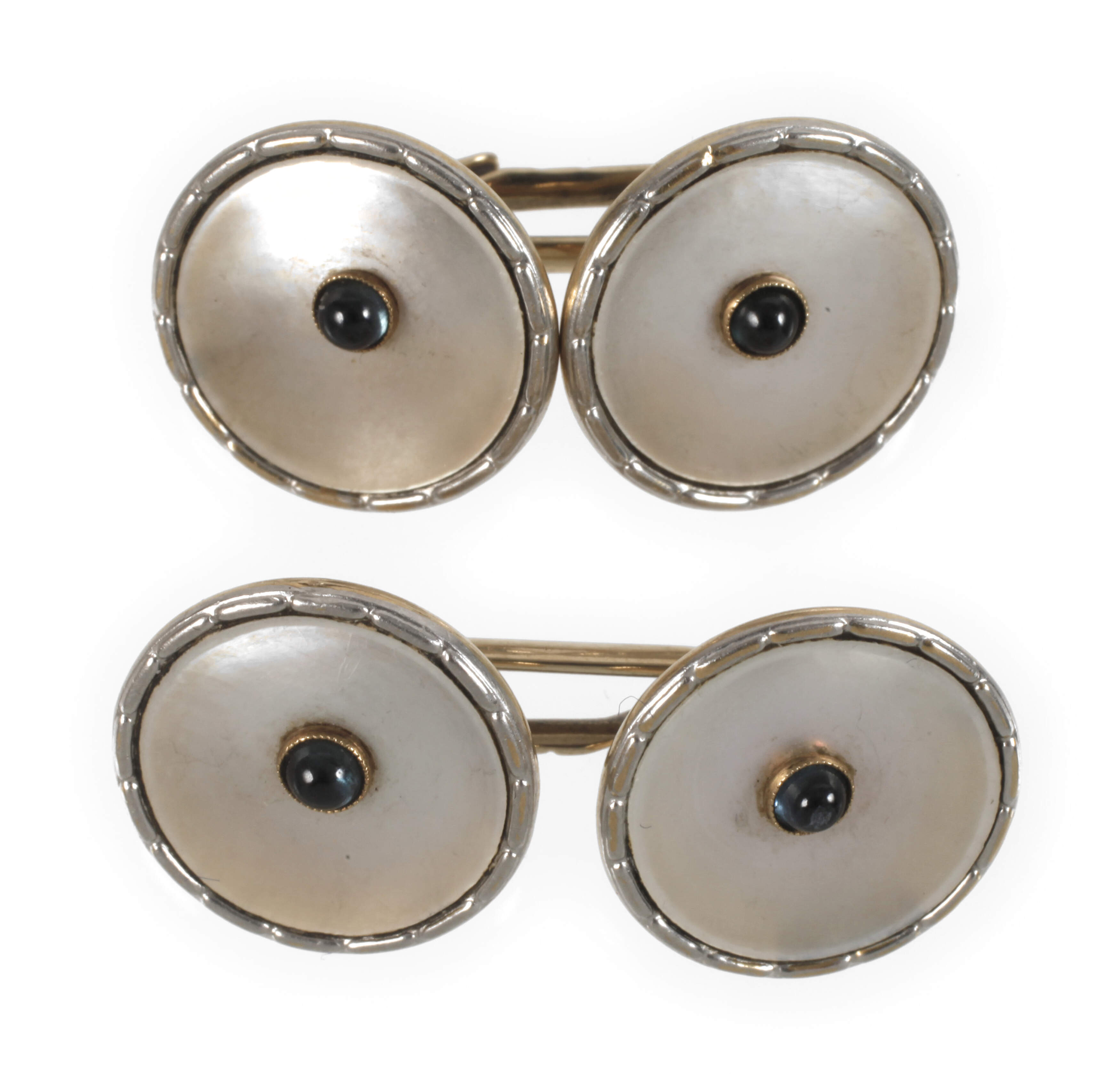 Paar Manschettenknöpfe mit Perlmutt und Saphiren