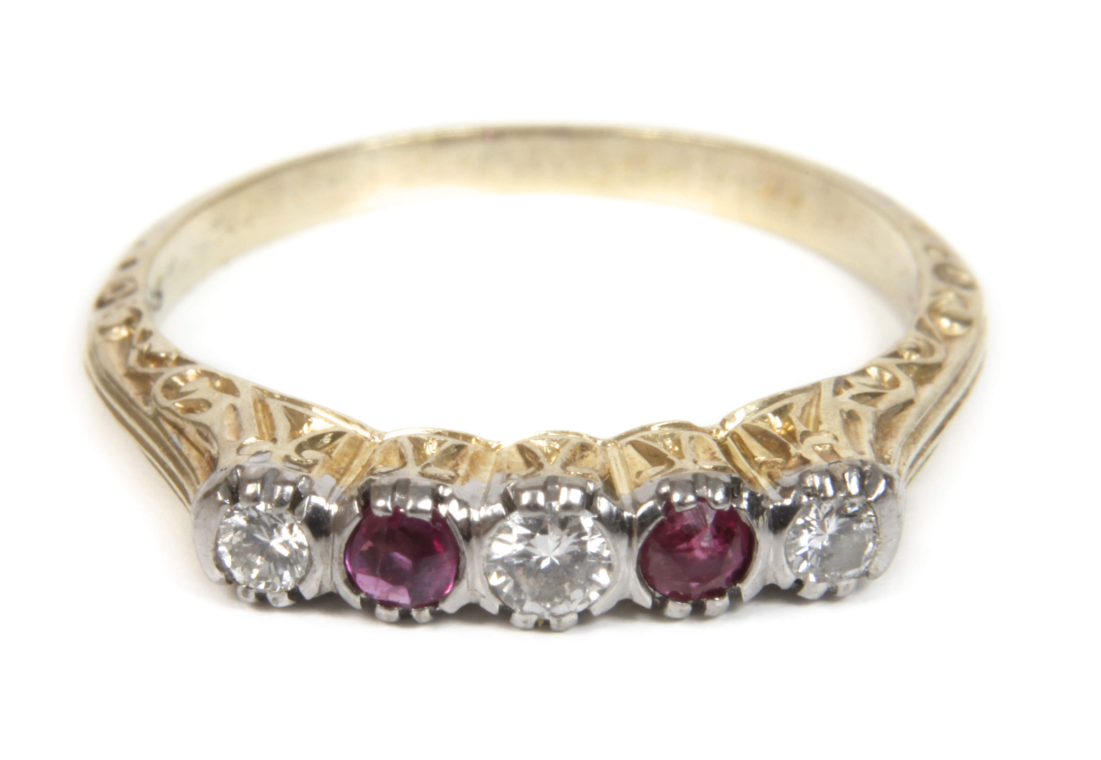 Damenring mit Brillanten und Rubinen