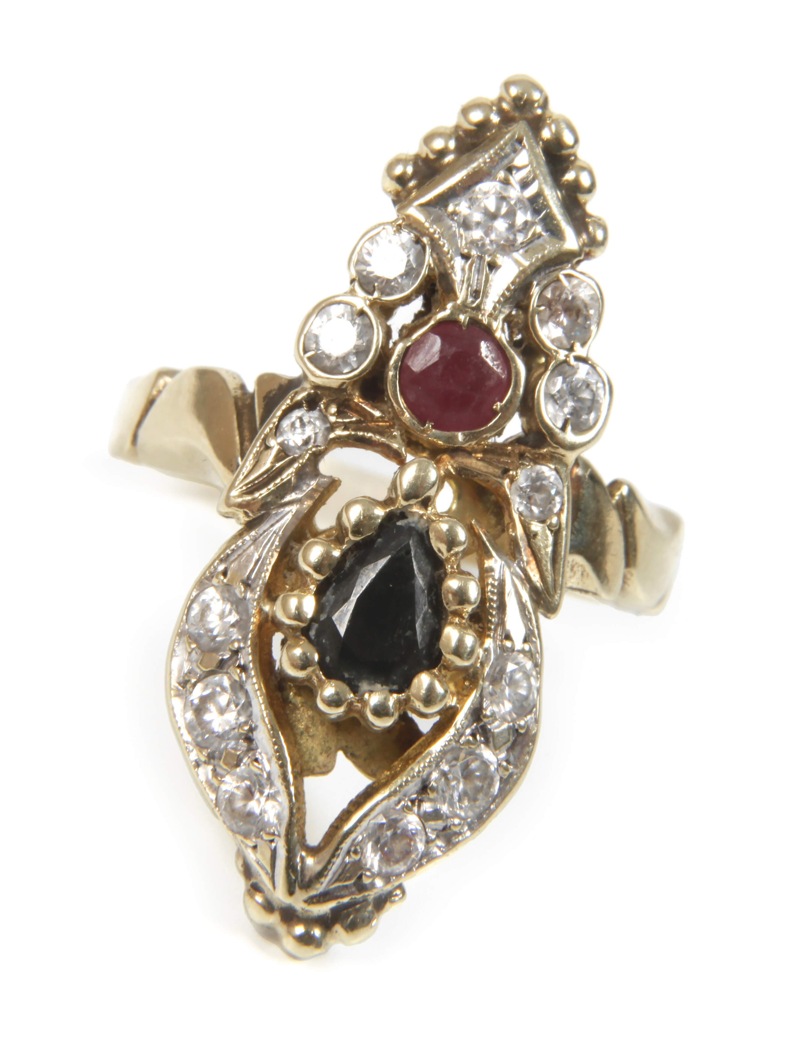 Ring mit Steinbesatz