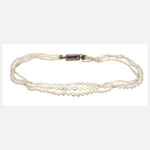 Dreireihiges Perlencollier mit Schmuckschließe