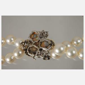 Perlenkette mit dekorativer Schmuckschließe