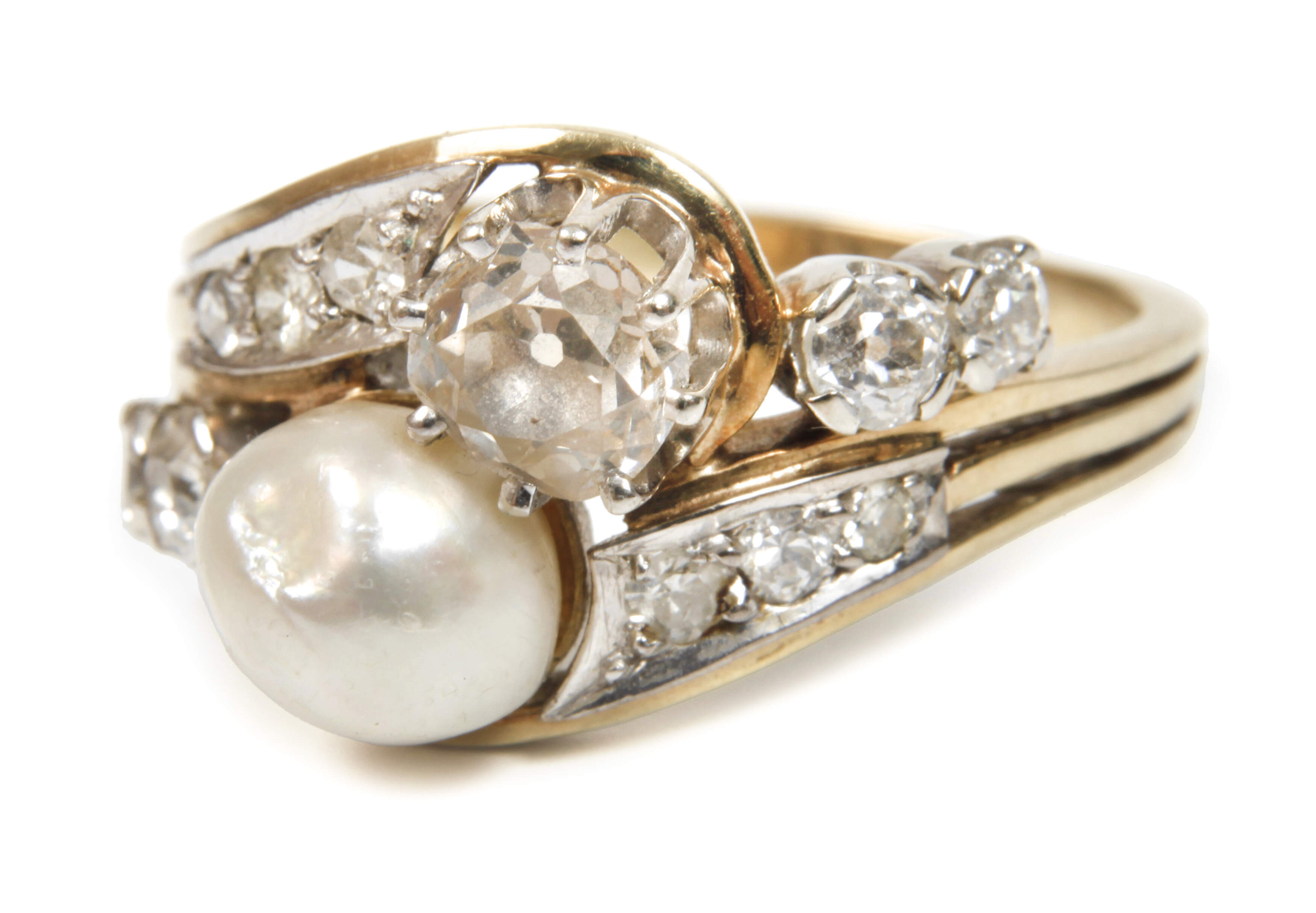 Prachtvoller Damenring mit Diamanten und Perle