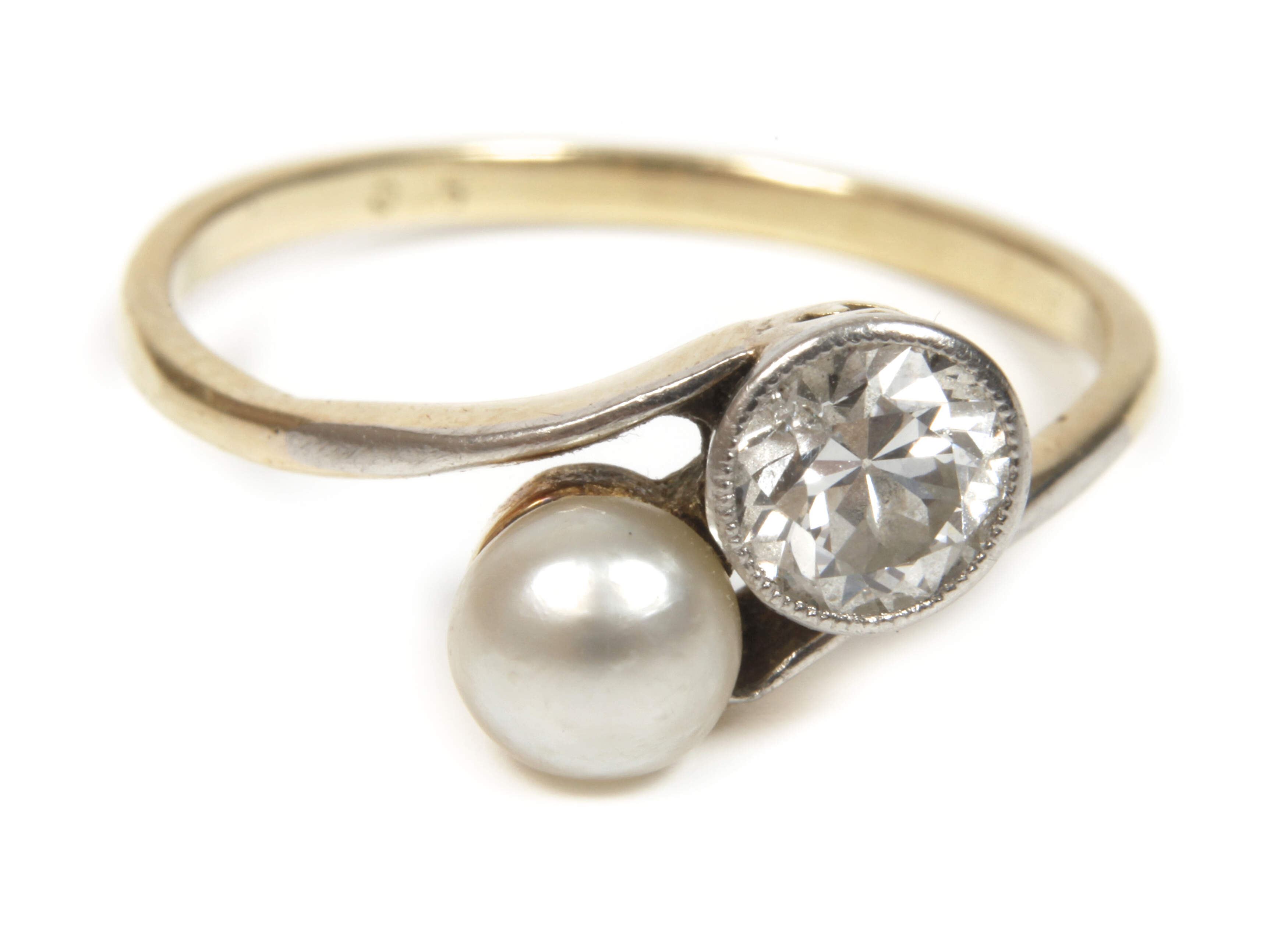 Damenring mit Brillant und Perle