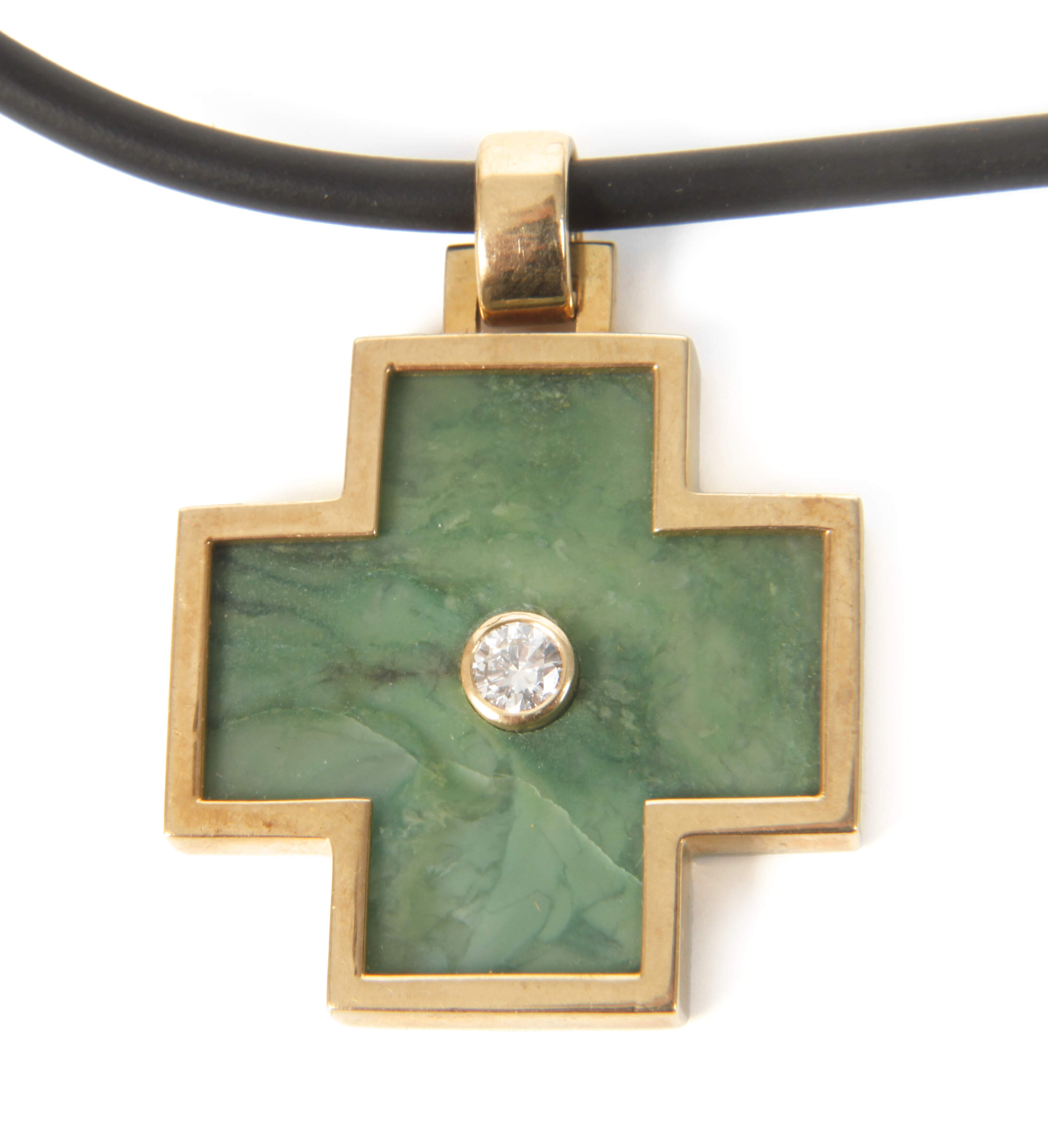 Kreuzanhänger mit Jade und Brillant