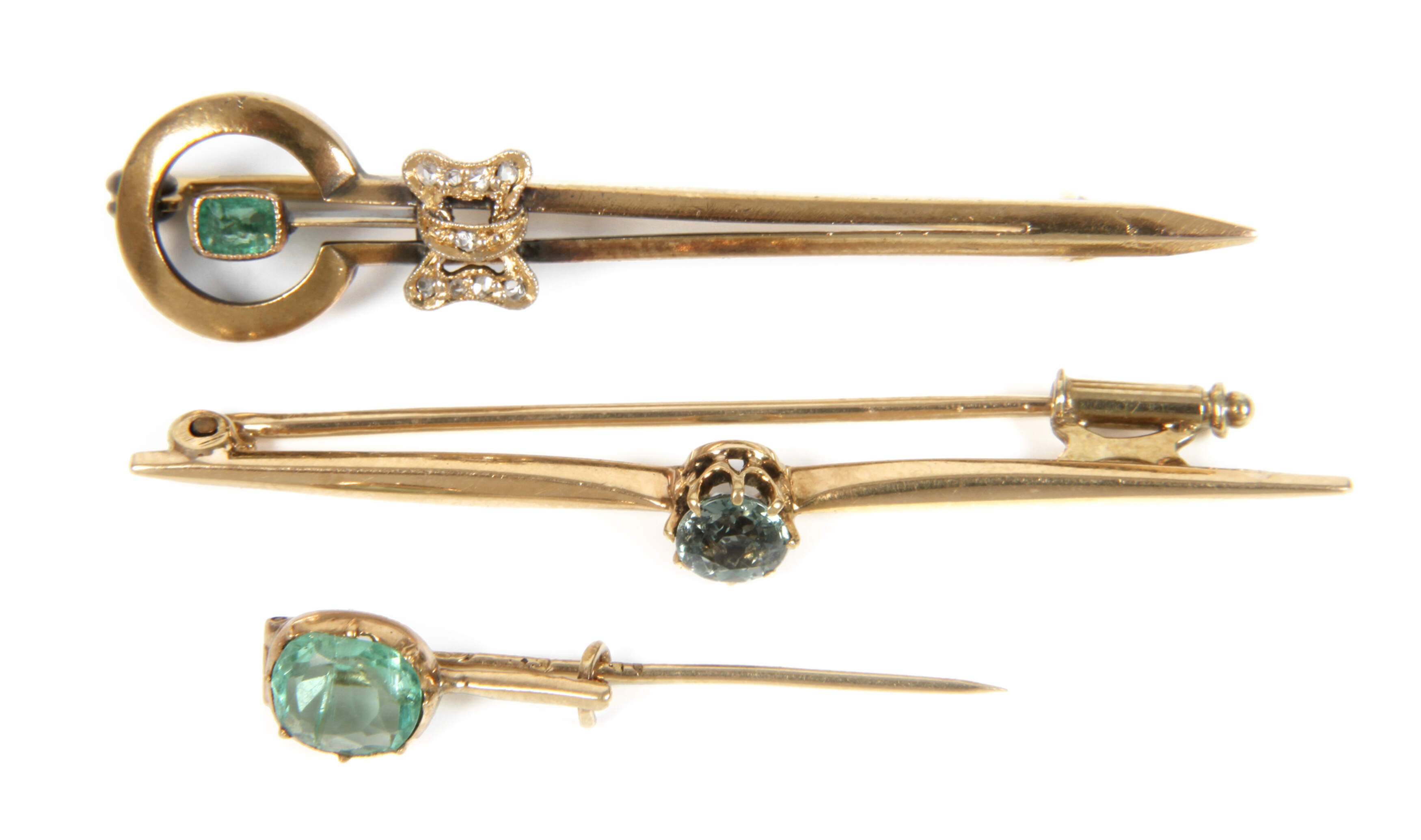 Drei Schmucknadeln mit Steinbesatz