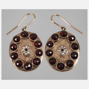 Paar Ohrhänger mit Granaten und Perlen