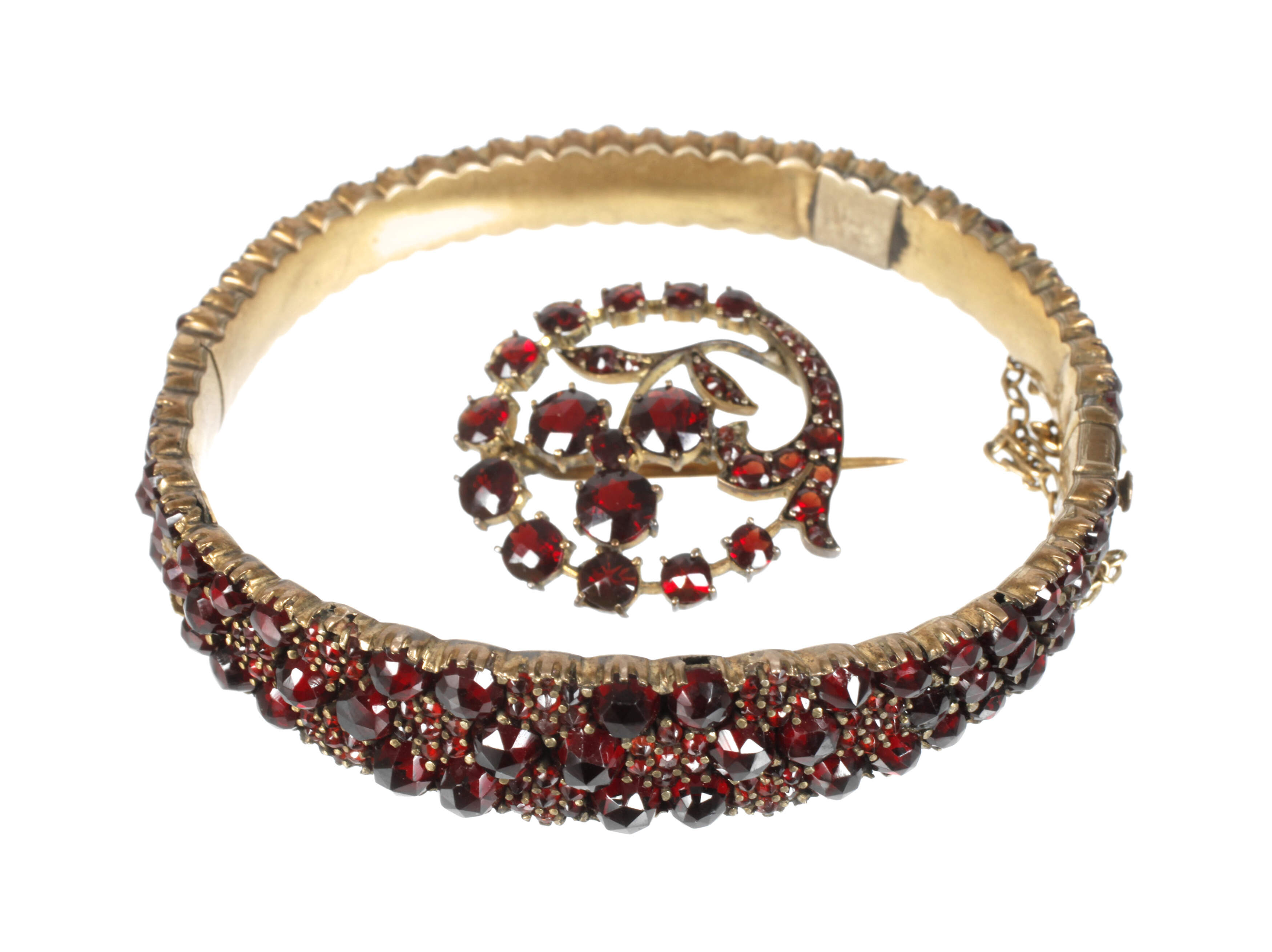 Zwei Teile Granatschmuck